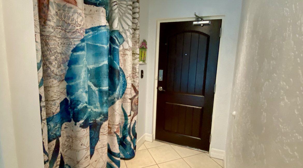 1209 E New Haven 205 bath 4