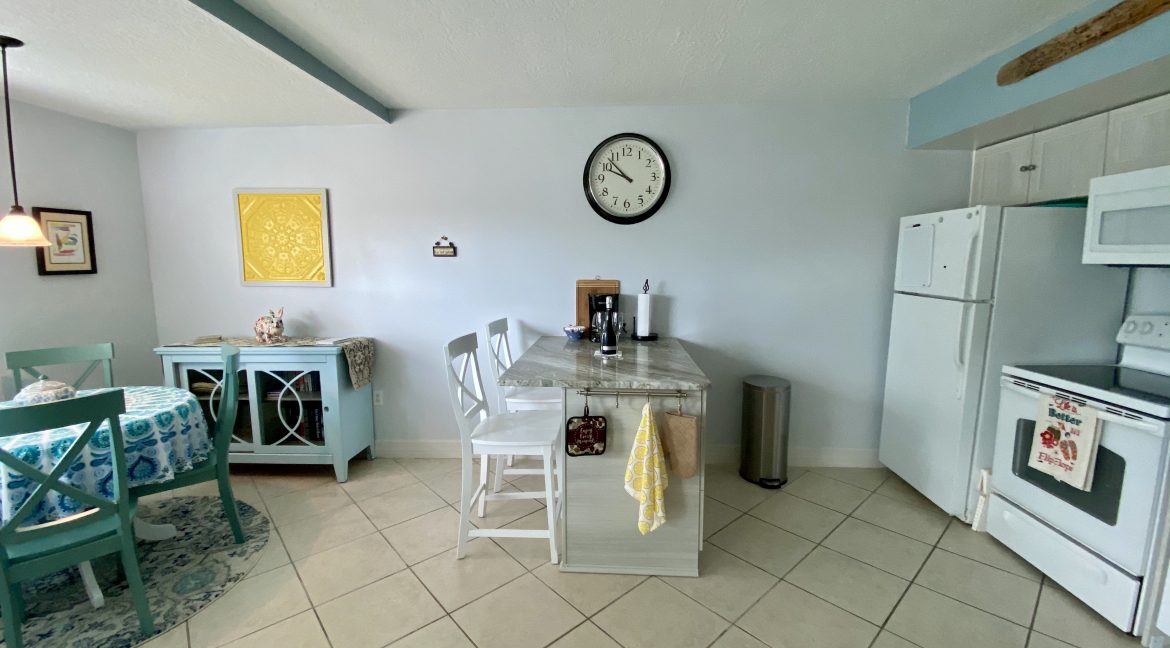 1209 E New Haven 205 kitchen dinning
