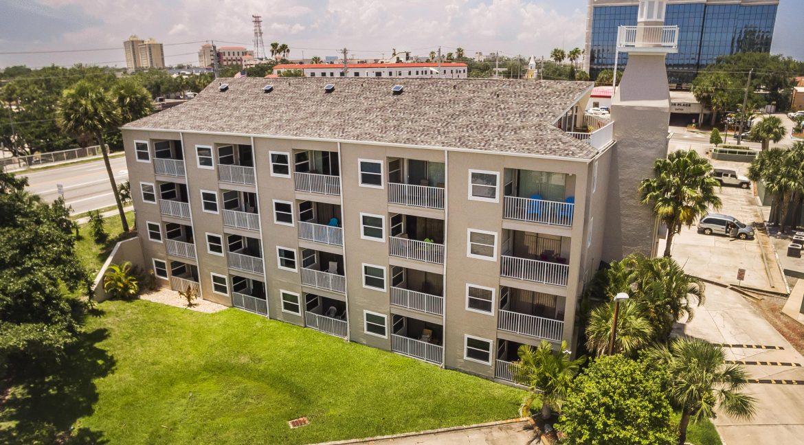 1209 E New Haven Ave 102 building