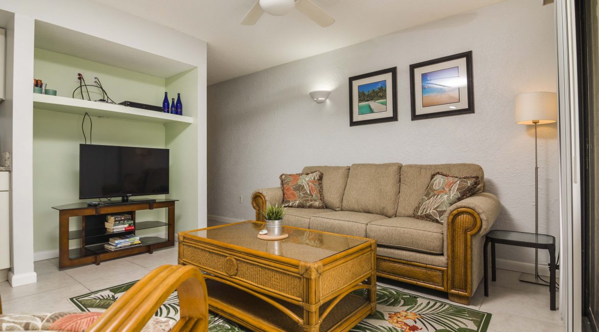1209 E New Haven Ave 102 livingroom 3