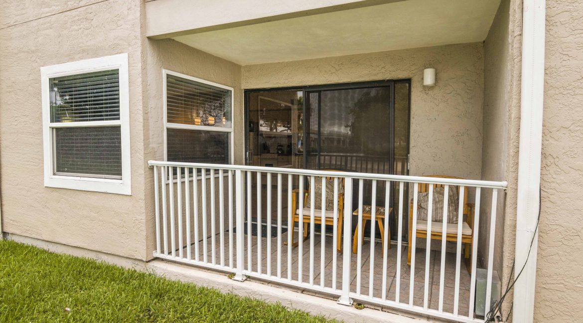 1209 E New Haven Ave 102 patio